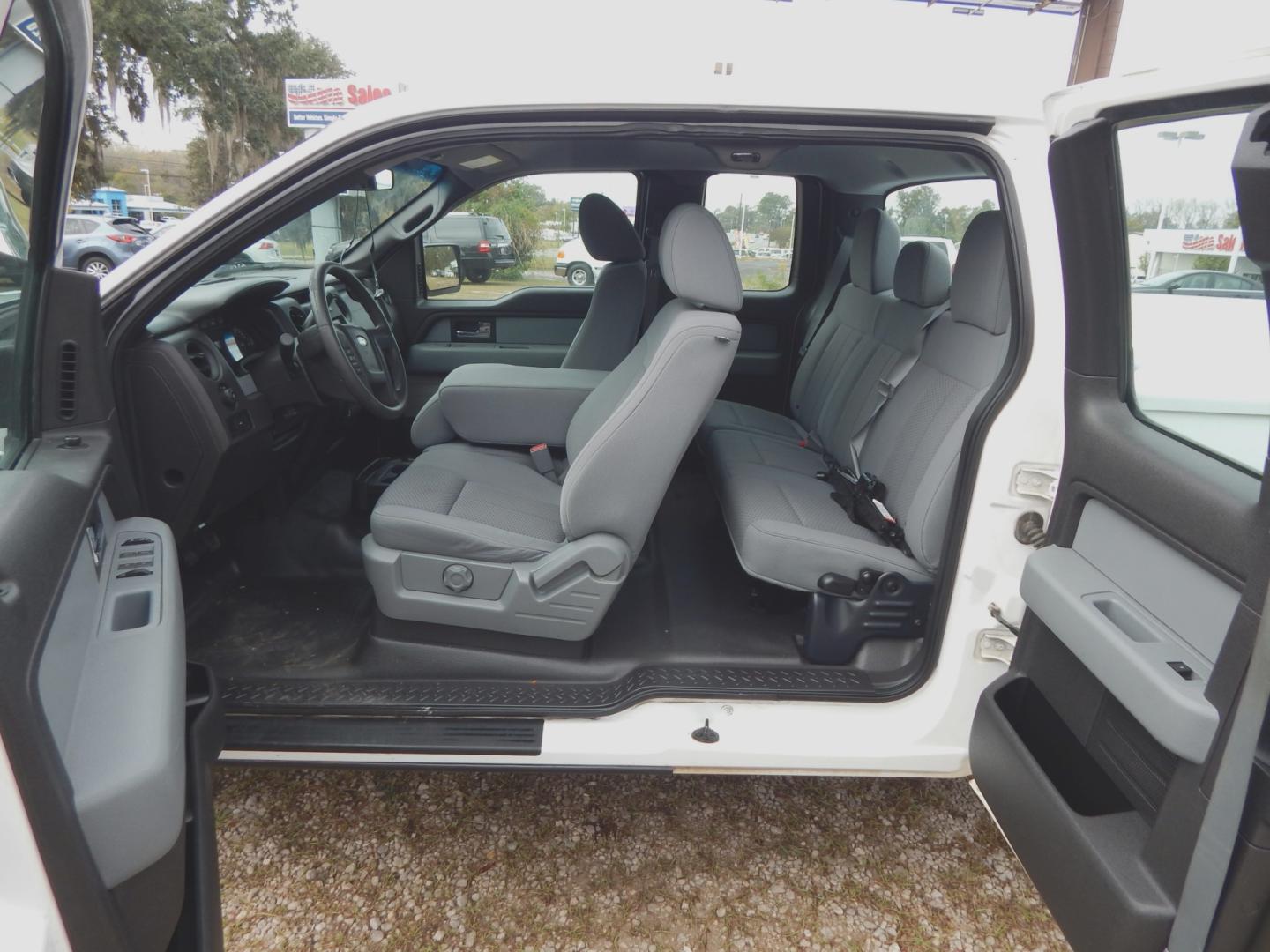 2013 White /Gray Ford F-150 FX4 SuperCab 6.5-ft. Bed 4WD (1FTEX1EM6DF) with an 3.7L V6 DOHC 24V engine, 6-Speed Automatic transmission, located at 3120 W Tennessee St, Tallahassee, FL, 32304-1002, (850) 575-6702, 30.458841, -84.349648 - Used Car Supermarket is proud to present you with this loaded immaculate 2013 Ford F150 XL Supercab 4x4 with low miles. Used Car Supermarket prides itself in offering you the finest pre-owned vehicle in Tallahassee. Used Car Supermarket has been locally family owned and operated for over 48 years. O - Photo#6